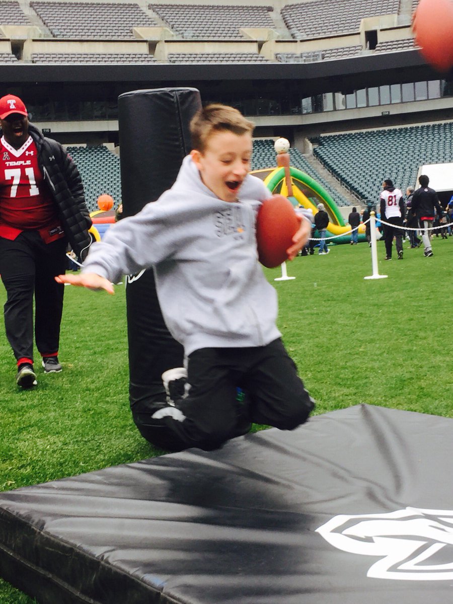 VinoVic's tweet photo. #huddleupforautism https://t.co/kmgtg5m8wH