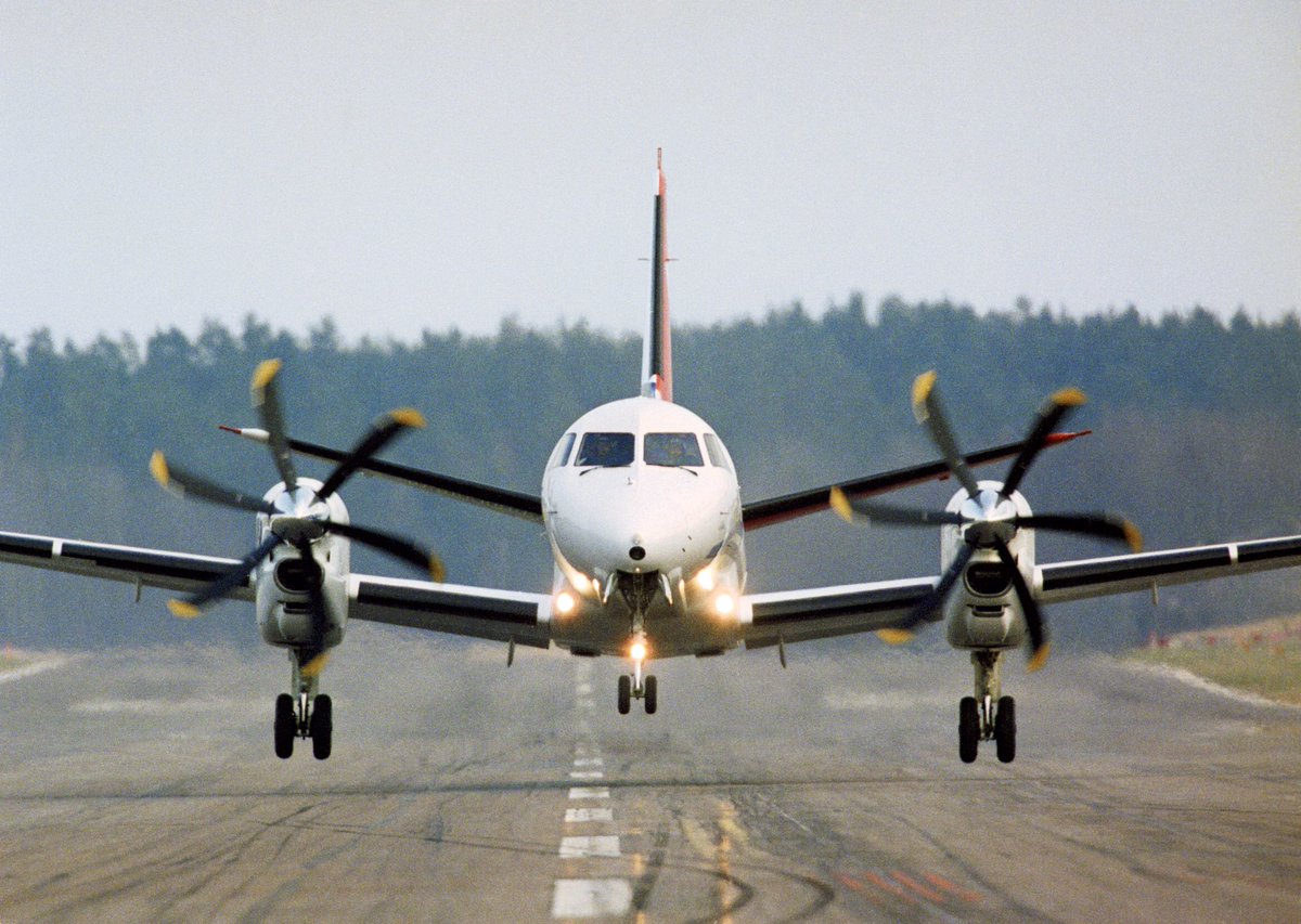 This photo was taken just as the first #Saab2000 took off for its maiden flight. The full Saab 2000 story: saabgroup.com/Media/stories/… #avgeek✈