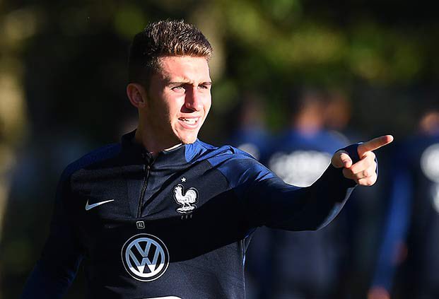 equipedefrance's tweet photo. .@Laporte convoqué suite au forfait de @Rami13officiel (lésion musculaire au mollet droit). @SebCorchiaOff vient d'arriver à Clairefontaine. https://t.co/wSJu5uPUxR