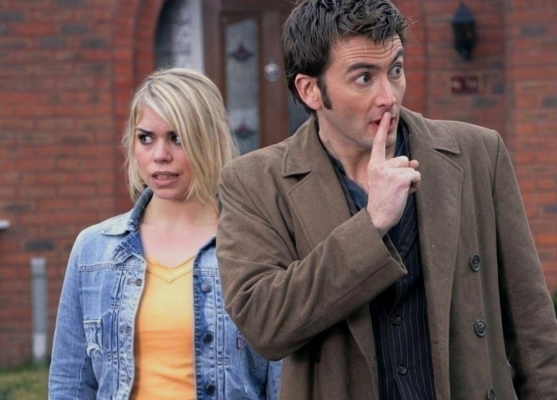 Glitter_Rock's tweet photo. Here's the random #DoctorWho pic of the day! #randomDWpic @billiepiper #DavidTennant #FearHer https://t.co/vKEKPMO9Tp