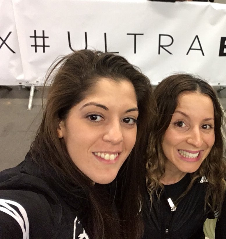 Liloo_run's tweet photo. Ma petite @Tchad33, toujours là pour délirer avec moi, ma belle rencontre boost CE ❤️😂#whyirunchampselysees #whyirunparis https://t.co/0lV4C7uID1