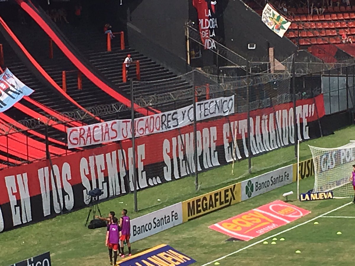 santafesports's tweet photo. #Efectoclasico Los hinchas de @ColonOficial agradecidos https://t.co/UKmDne0ETQ