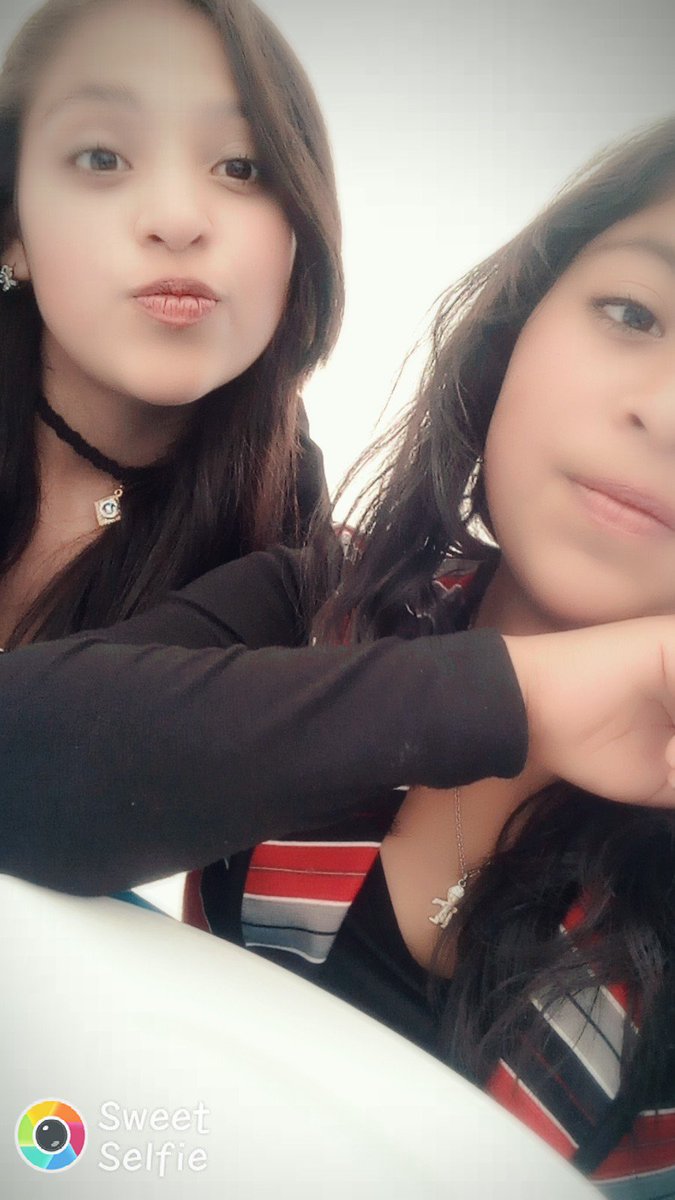 xime_chimal09's tweet photo. Hermanas!! :3 https://t.co/oNGsD4BC0t