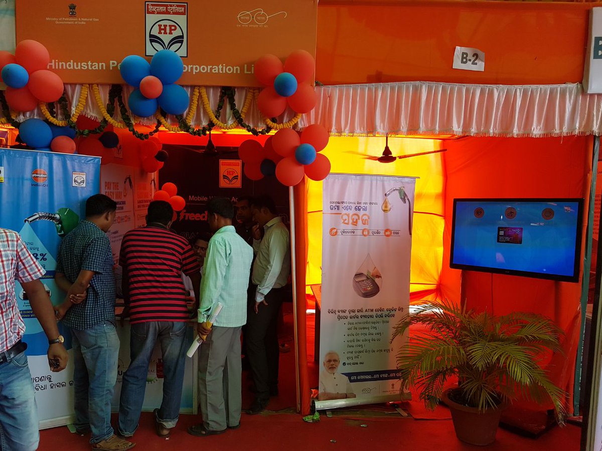 HPCL's tweet photo. Hon. Min @dpradhanbjp, @SuPriyoBabul inauguratd #DigiDhanMela in Puri Odisha
#HPCL Stall at d event for cause of #LessCashLess #DigitalIndia https://t.co/2QqEzfMUtr