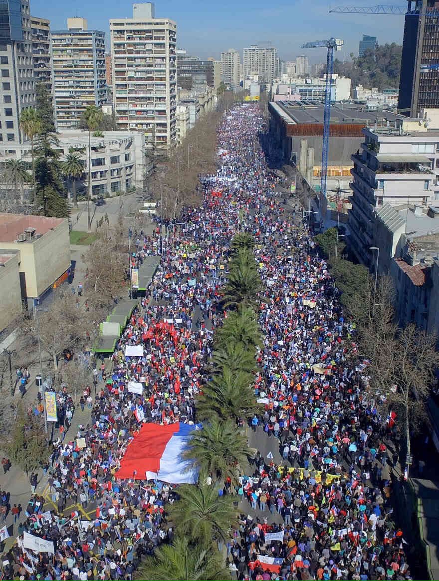 #Chile: Estimates of 800,000 in #Santiago against the pension system (AFP) inherited from the dictator Pinochet. #NOMasAFP