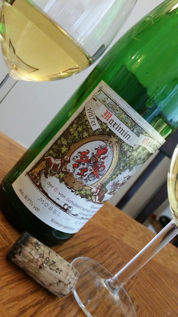 #1987 #ruwer #riesling. Unreal. Lemon, unripe peach, herbs, gr8 length. Killing it. Open 8 days now. <a href="/Duffs_Wines/">Bill Dufton</a> <a href="/StefanoFsT/">Stefano FsT</a> <a href="/JvBUncorked/">JvBUncorked</a>