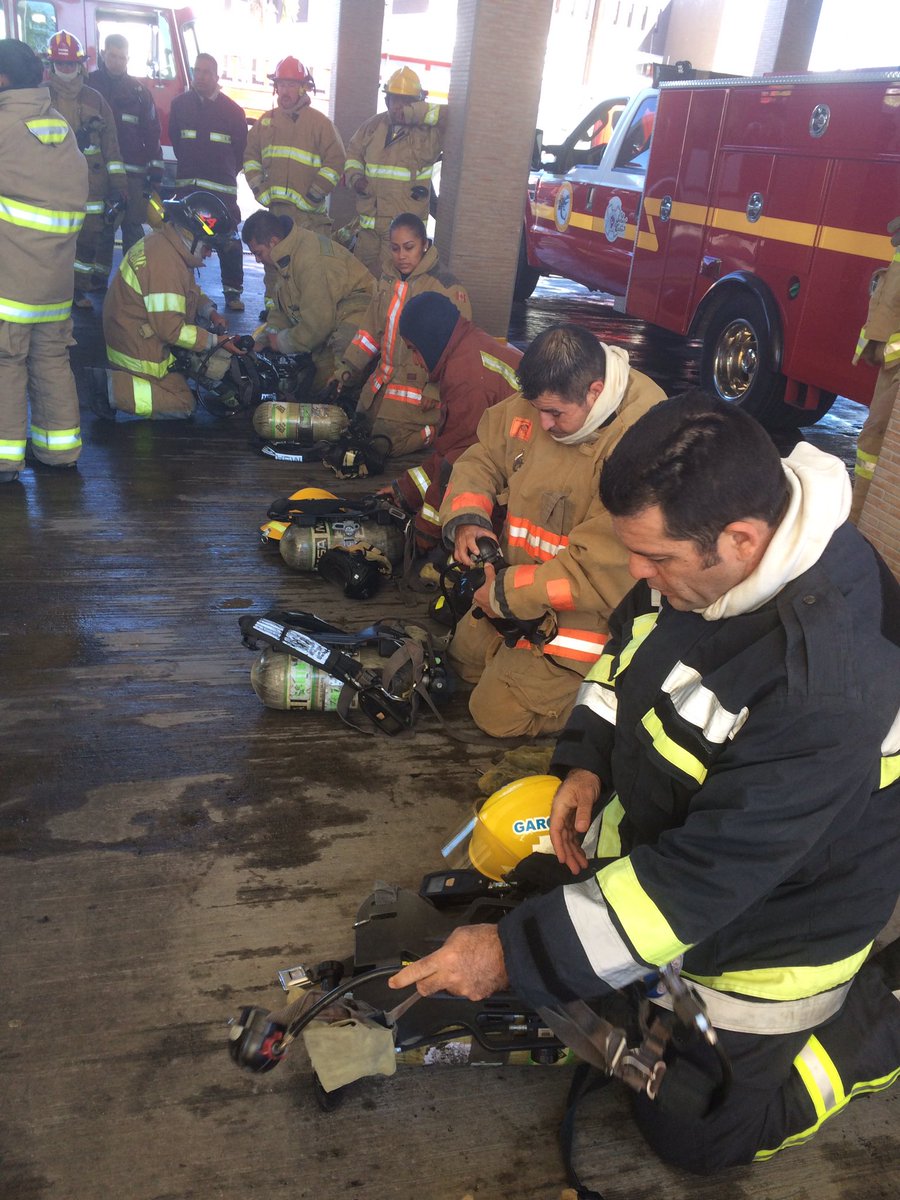 BomberosCsl's tweet photo. Iniciamos curso de Manejo de SCBA, administración de aire y RIT. En #BomberosCSL #Cabo por instructor José Troncoso. #BomberosLatinos https://t.co/xZdfuVdw3Q
