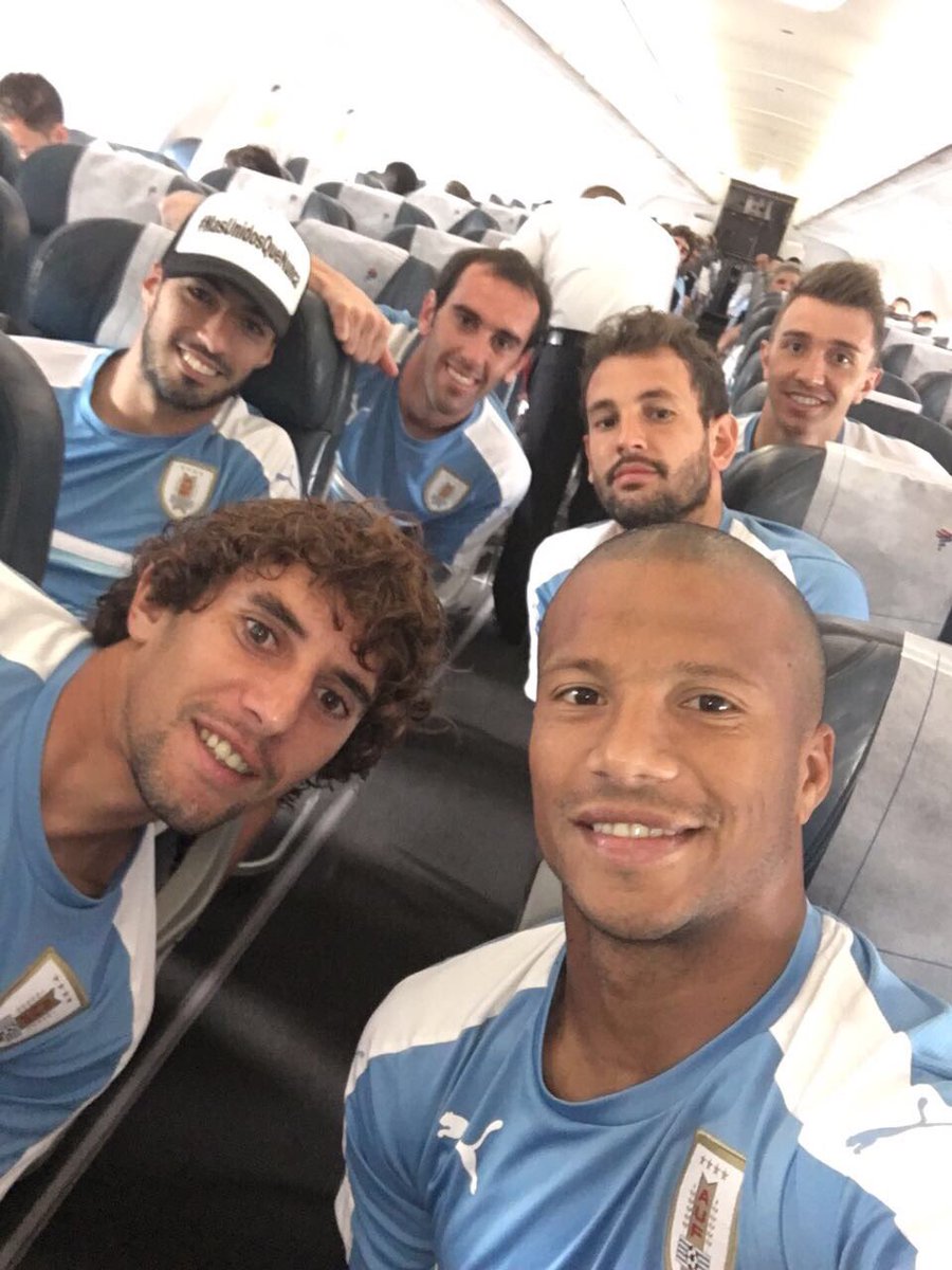 1_Muslera_25's tweet photo. Se ✈️⚽️🇺🇾🇺🇾🇺🇾 https://t.co/egiPT2XNNL