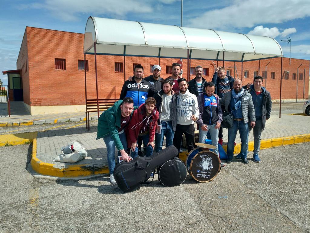 Repartiendo un poco d risoterapia en el Centro Penitenciario d Sevilla
Colaborar por la integración al ritmo del 3x4