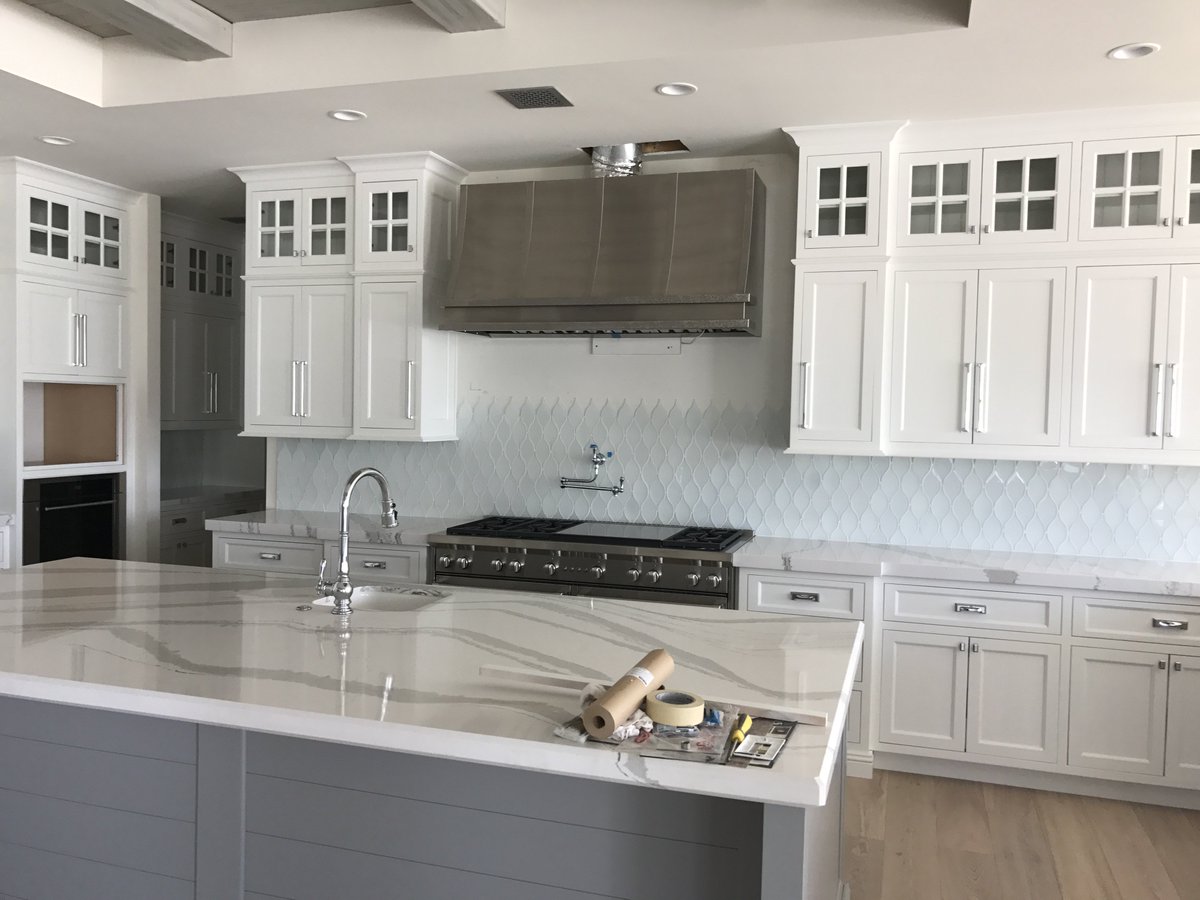 DesignGirlAZ's tweet photo. Isn’t this Kitchen to die for? Everything is being set &amp; finished to continue the process so we can start placing furniture throughout! https://t.co/Ugnb27MjfY