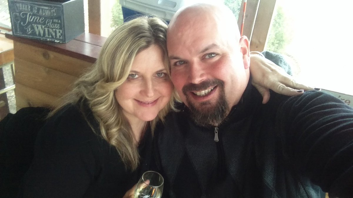 pomara_matt's tweet photo. At the best vineyard for lunch and great wine @Mattebellawines with @kellymgorham and @BillyGorham622 https://t.co/5Snj7sBcFB