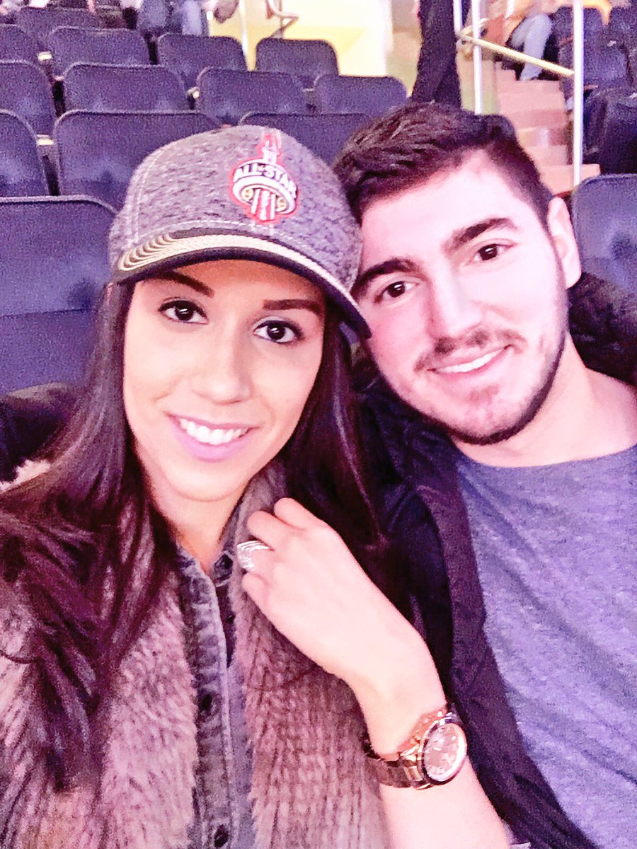 lizcelineb's tweet photo. Elite 8 at MSG! Let's go #Gators! #gamecocksvsgators #marchmadness 🏀👫💙 https://t.co/uPhMkiNqU5