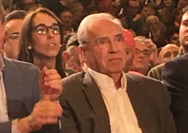 Mungikoa's tweet photo. —Hola, ¿me podría decir dónde está el PSOE?
—Alfonso a la derecha... https://t.co/SKdxQBr1qq