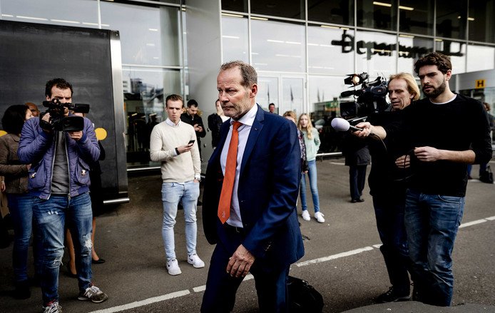 BREAKING! Blind vertrekt bij Oranje, spelers zijn ingelicht
ad.nl/dossier-debacl…