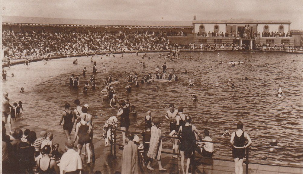 oldpicposter's tweet image. 1929 Bathing Pool,Southport.