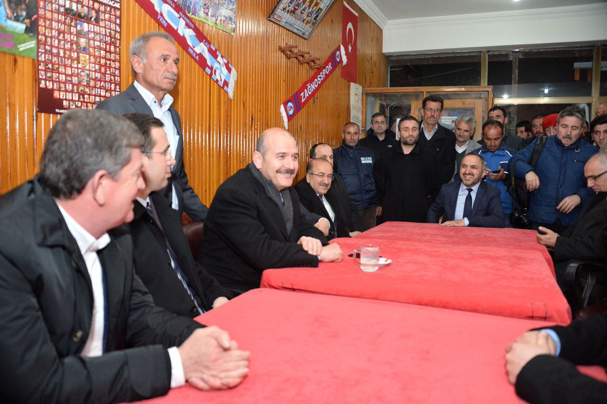 suleymansoylu's tweet image. Düzköy Alazlı Mahallesi'nde kahvehane ziyaretimizde hemşehrilerimizle hasbihâl ediyoruz