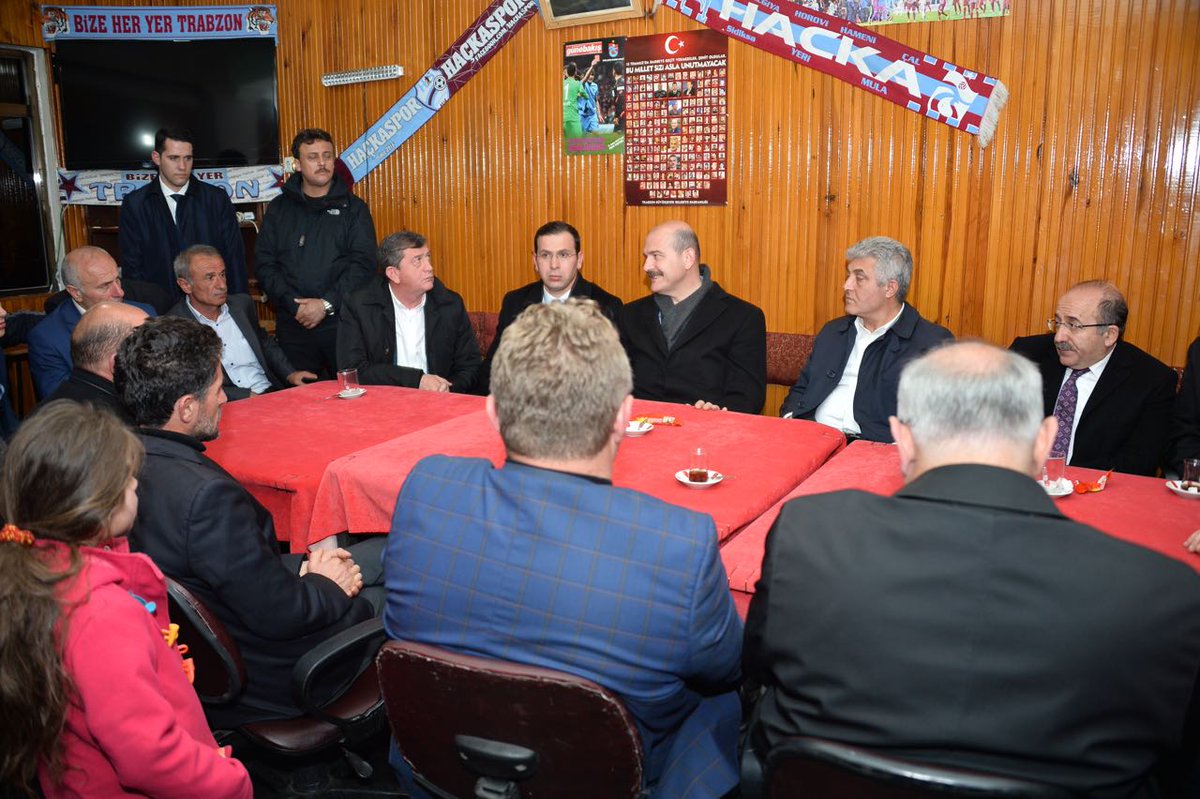 suleymansoylu's tweet image. Düzköy Alazlı Mahallesi'nde kahvehane ziyaretimizde hemşehrilerimizle hasbihâl ediyoruz