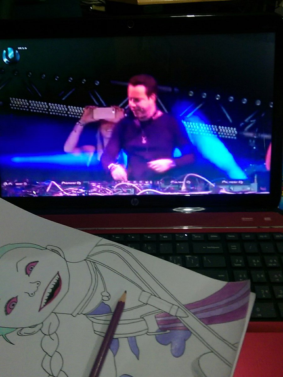 thecookiean's tweet photo. This is how you listen to Purple Haze @SandervanDoorn good to see you back home #trancehub @asot #ASOTMIA #Ultra2017 https://t.co/entbnj9LqD