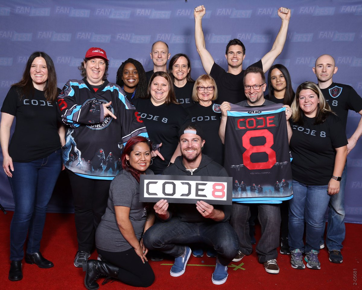 katie__liz's tweet image. .@Code8Movie #Code8Extras take over #HVFFChicago! .@RobbieAmell .@StephenAmell