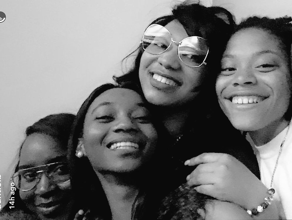 Nike_loverx3's tweet photo. It's my first founders day 😩💛💙 Happy founders day to my lovely sorors of Tau Beta Sigma !! #Wavamade #71yearsofservice #MOTS #IKE https://t.co/uaSbVXUQnd