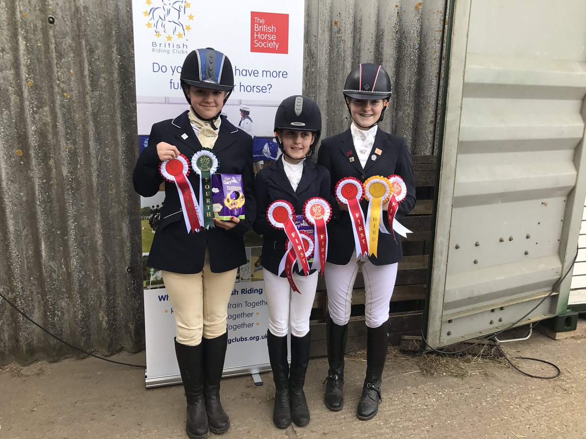 MoatViewRC's tweet photo. Big well done to the Moat View junior riders who were all placed in their classes. The team won and are off to the National Champs!! 😁 https://t.co/7Je0yP18Tw