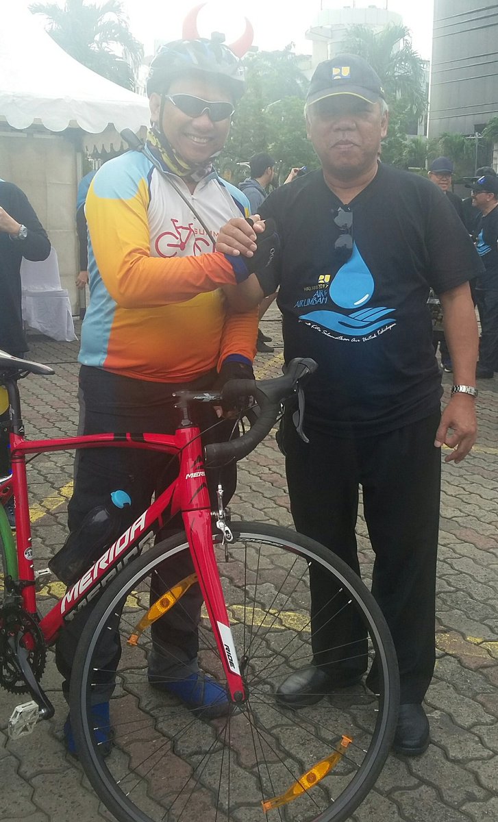 Ayo bersama kita selamatkan air &amp; air limbah untuk kehidupan #SaveWater #MariBersepeda #worldwaterday 2017 <a href="/KemenPU/">Kementerian PU</a> <a href="/B2WIndonesia/">Bike2Work Indonesia</a>