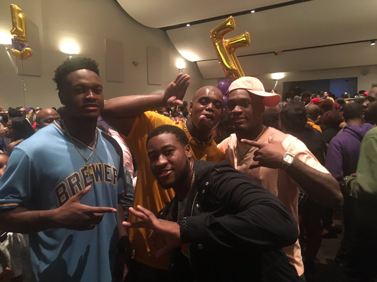 MackWilson's tweet photo. Congrats to the big brh we came a long way.. keep living your dream my dude. All love! #KingPin #14Dog π―π€πΎπ° @Omgits_bk https://t.co/vr32f9qOaF