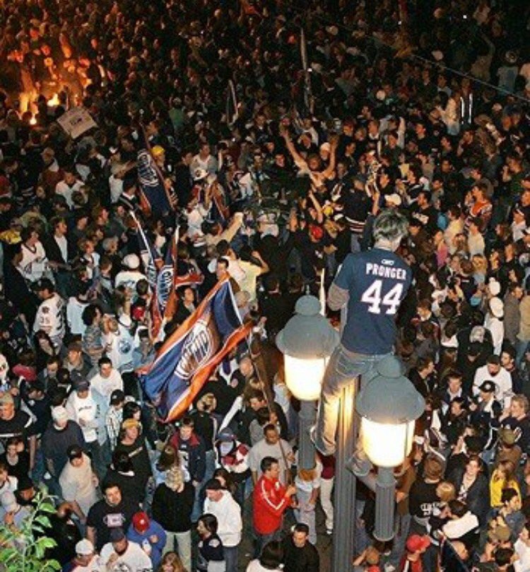 NateInVegas's tweet photo. Whyte Ave. '06 https://t.co/IyUOQBZCWn