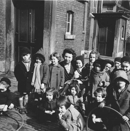HolocaustMuseum's tweet photo. Belgian teacher Jeanne Daman found hiding places for 2,000 children &amp; was part of the resistance. #WomensHistoryMonth https://t.co/1AXzXAYXcG