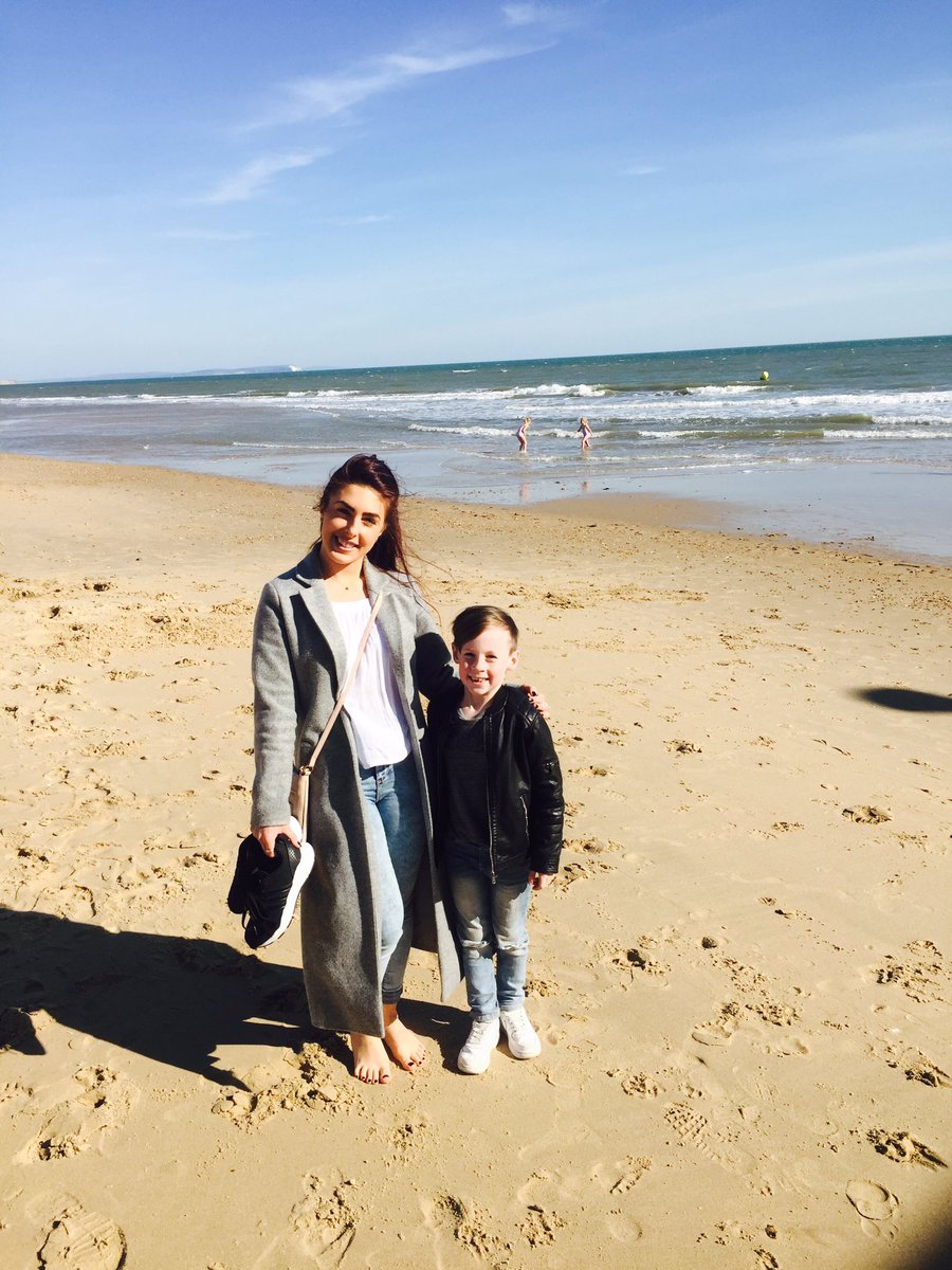 My two favourite humans in the 🌎 #bournemouthbeach #lovelyweekend