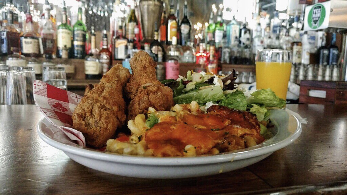 FIVEknoxville's tweet photo. Ms. Anne's Fried Chicken: Sundays only, don't miss out! https://t.co/l1dK0NQ8SO