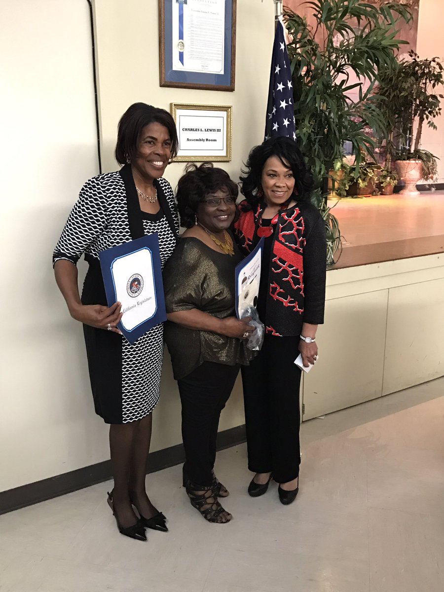 ExtendedHands's tweet photo. Women of San Diego... We 👏👏👏 you! https://t.co/ZMsnUMZxHu