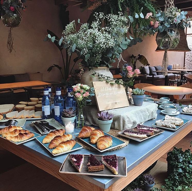gruposaona's tweet photo. Ayer en Turqueta se celebró el décimo #CDBmeets con una decoración inspirada en la primavera y la floración #blooming ¡Este es el resultado! https://t.co/Pt85jRZUz4