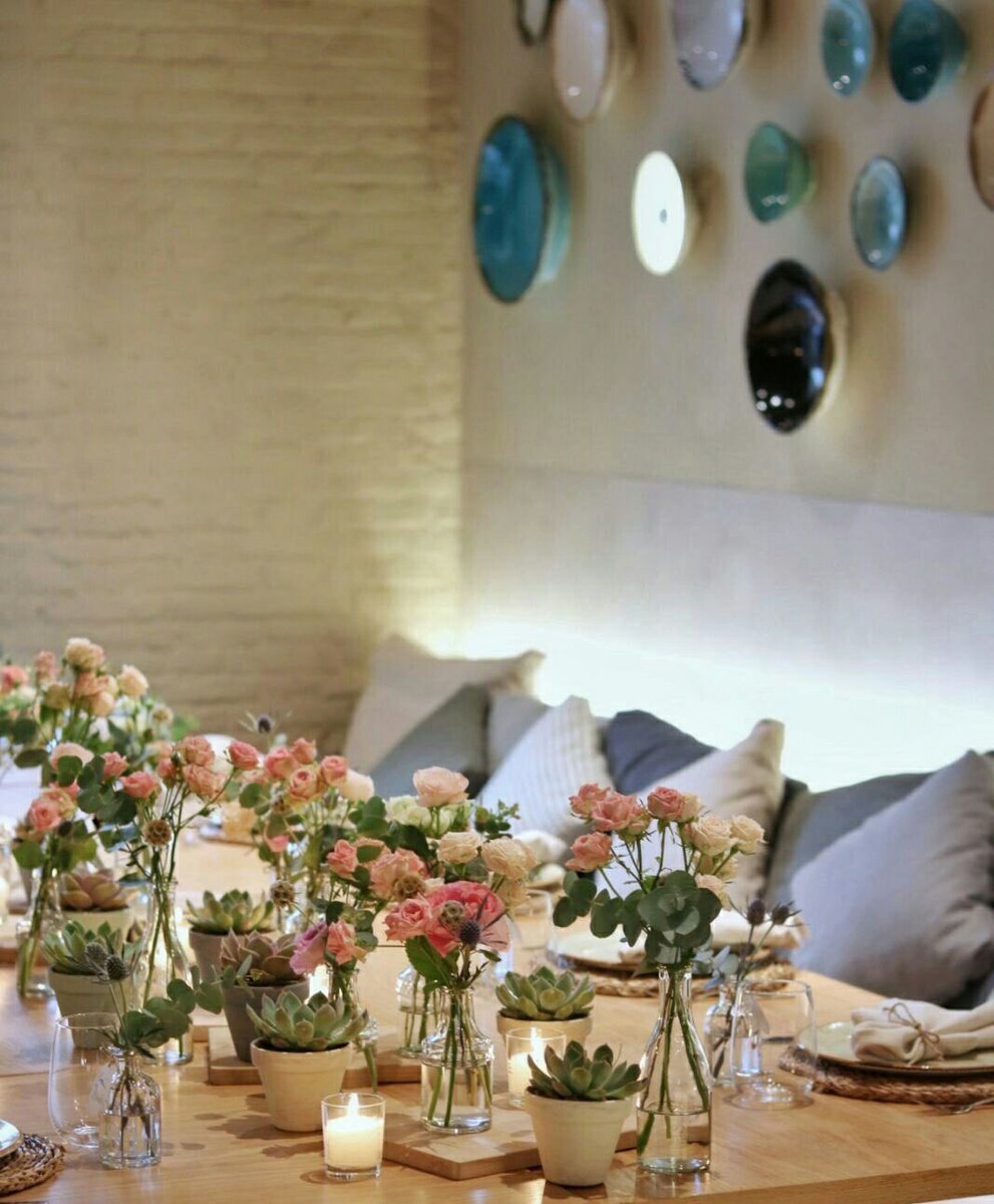 gruposaona's tweet photo. Ayer en Turqueta se celebró el décimo #CDBmeets con una decoración inspirada en la primavera y la floración #blooming ¡Este es el resultado! https://t.co/Pt85jRZUz4