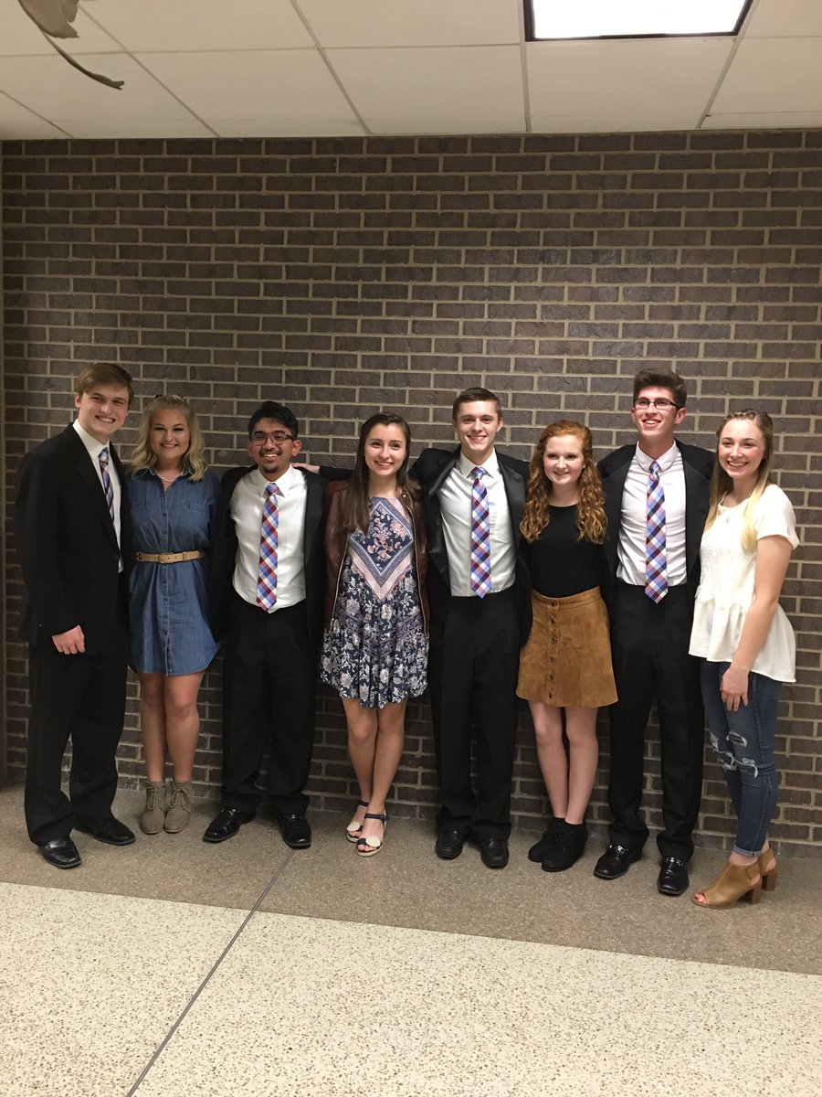 SideNoteQuartet's tweet image. had a great time singing at the Cardinal District convention with @ICQuartet and @ForefrontQtet ! 😄and we always appreciate our fans 😉😊