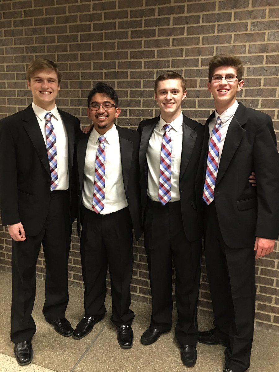 SideNoteQuartet's tweet image. had a great time singing at the Cardinal District convention with @ICQuartet and @ForefrontQtet ! 😄and we always appreciate our fans 😉😊