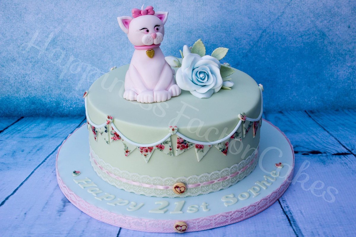 BakeBehaviour's tweet image. ENTRY 2: Cats &amp;amp; Shabby chic cake #englandhour #goldenmixerbadge