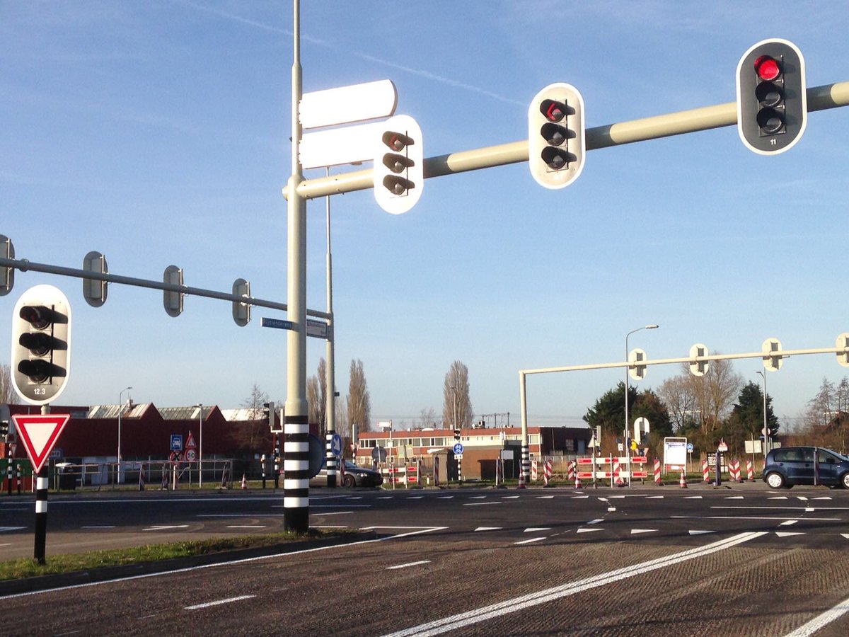 freekvandervalk's tweet photo. @pnh #vri op de @N201 Hoofddorp in bedrijf. #itc2 @swarco_ned en wordt ge-update later dit jaar naar #ivri @talkingtraffic @BeterBenutten https://t.co/HgBxqDe7V9