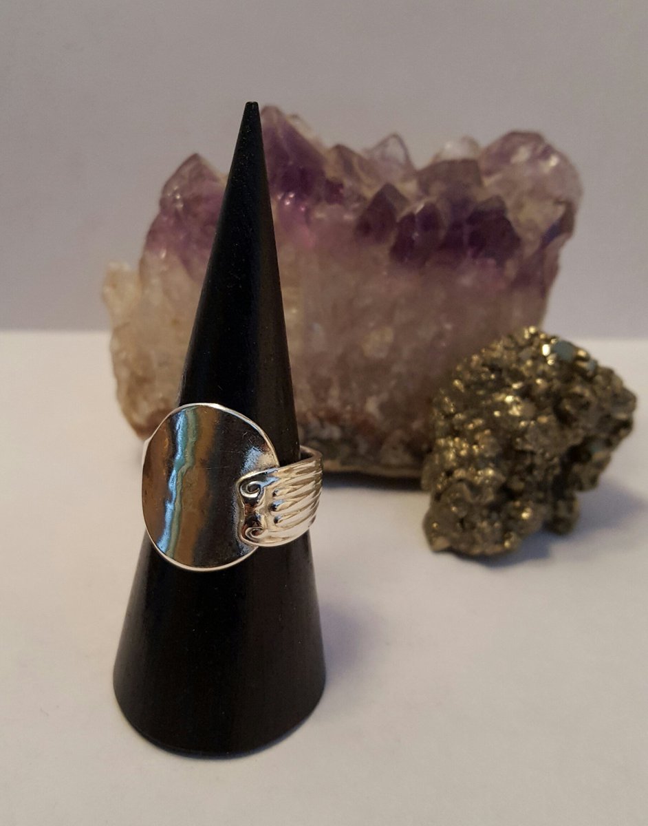 Melanie260198's tweet photo. Pretty gifts on https://t.co/Ww0gQKpGBi #handmade #copper #sterlingsilver #unique #bangles #crystalcharms #madewithlove #etsyhandmade https://t.co/UzR8mwFJTZ