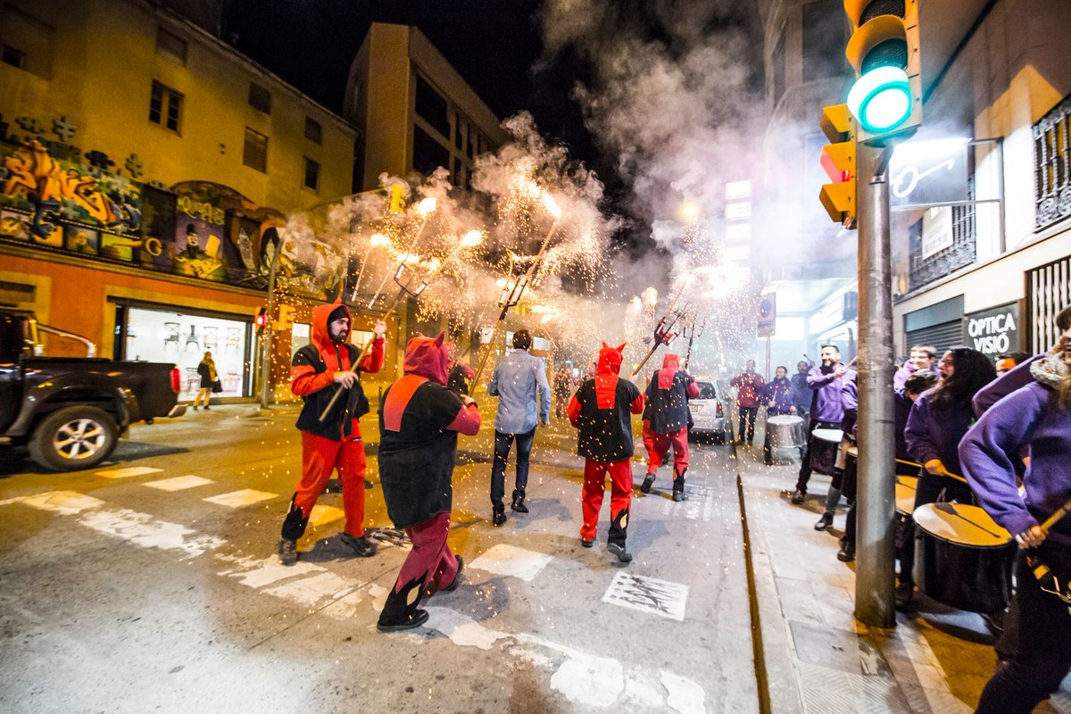 Cel·lebrant el 30è Aniversari de <a href="/calmanel/">cal manel</a> amb els <a href="/TabalersManresa/">Tabalers de Xàldiga</a>, llarga vida, salut i foc !