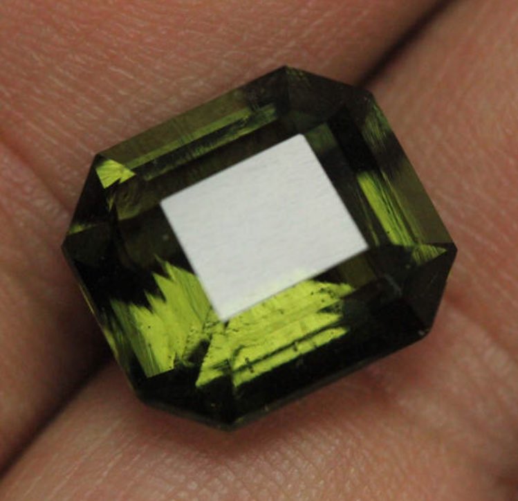 crystalanchor's tweet photo. GIA certified natural loose untreated Octagonal cut Green Moldavite 9.34ct✨✨Link in bio✨✨#moldavite #finejewelry #gemstones #etsy https://t.co/bI768dFnBE