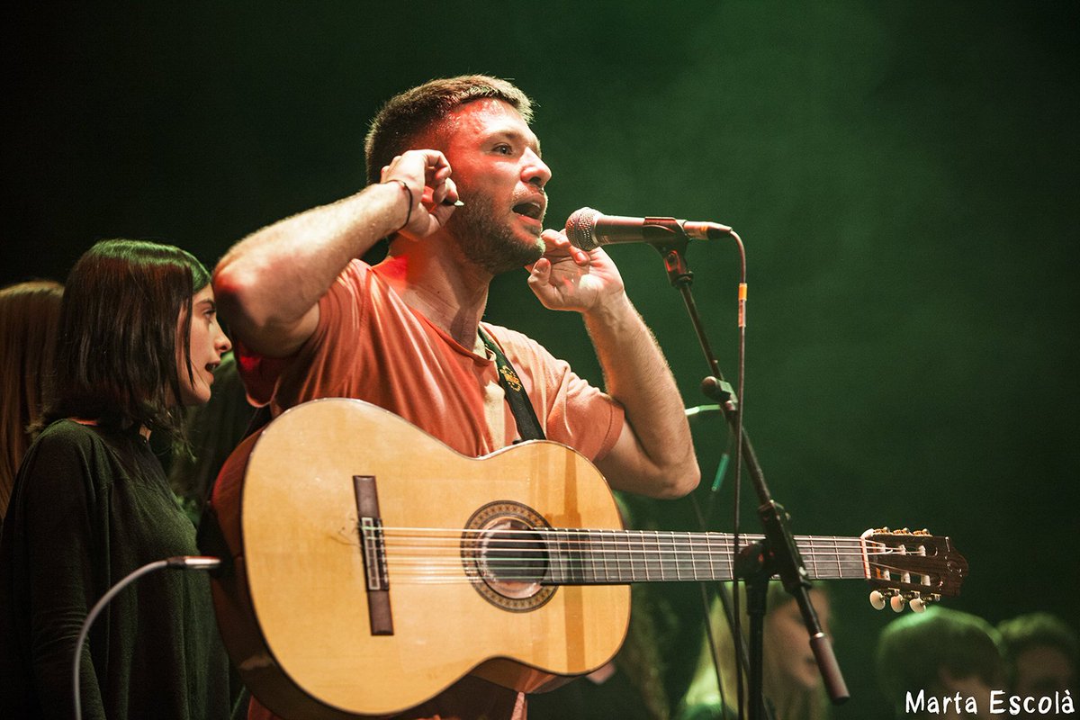 [GALERIA] <a href="/joanroviramusic/">Joan Rovira</a> i el <a href="/CorLabinota/">Cor LaBinota</a> omplen el Teatre-Auditori Felip Pedrell de <a href="/Tortosa/">Ajuntament de Tortosa</a> lanovaescena.wordpress.com/2017/03/26/joa… 📸<a href="/laMartu30/">Marta Escolà Méndez</a>