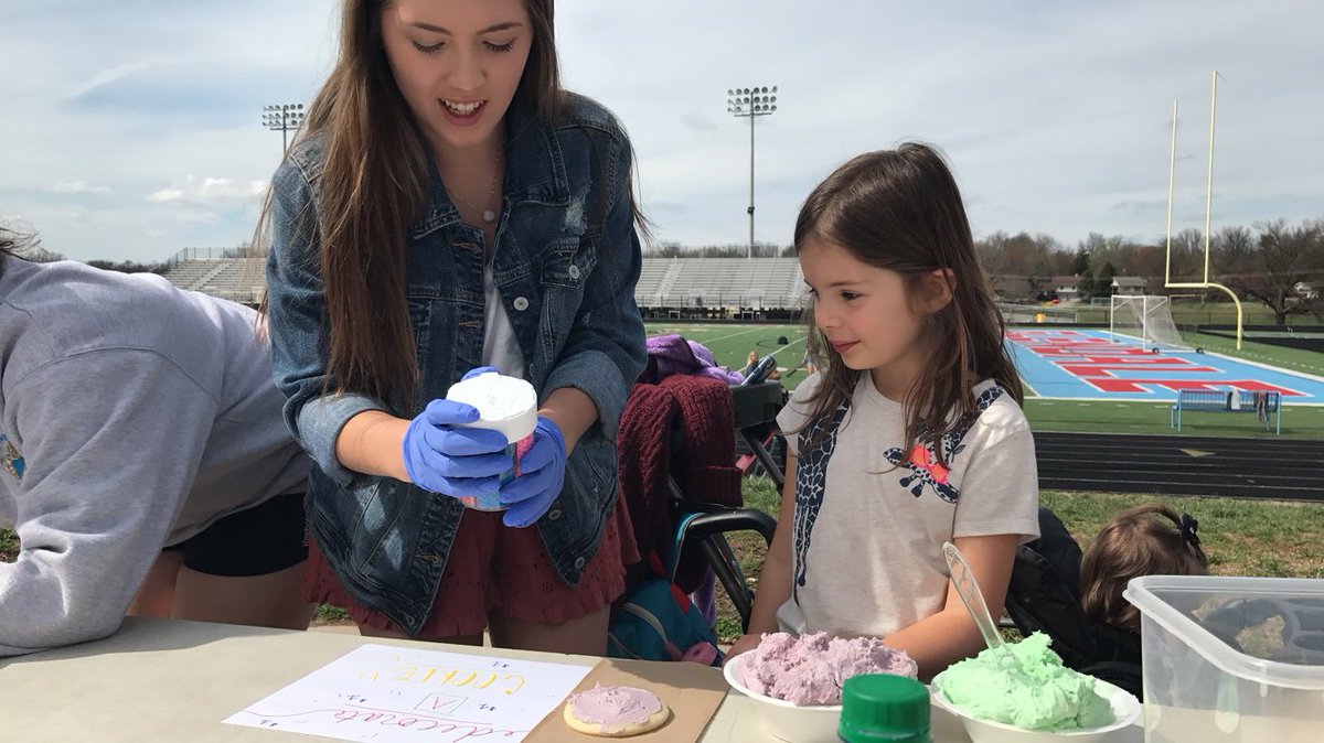 GHSCulinaryTeam's tweet image. Come out to the Respite Rally and ice a cookie with the Glendale culinary team!!