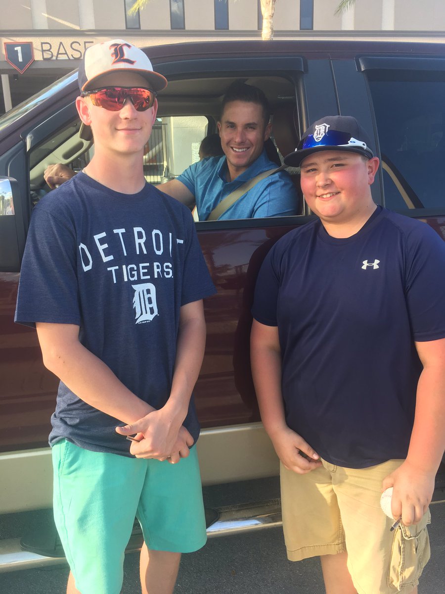 BradB2009's tweet photo. Can't say enough about James McCann....always makes time for the kids. Great guy! @JamesMcCann34 https://t.co/bkG7w8OznI