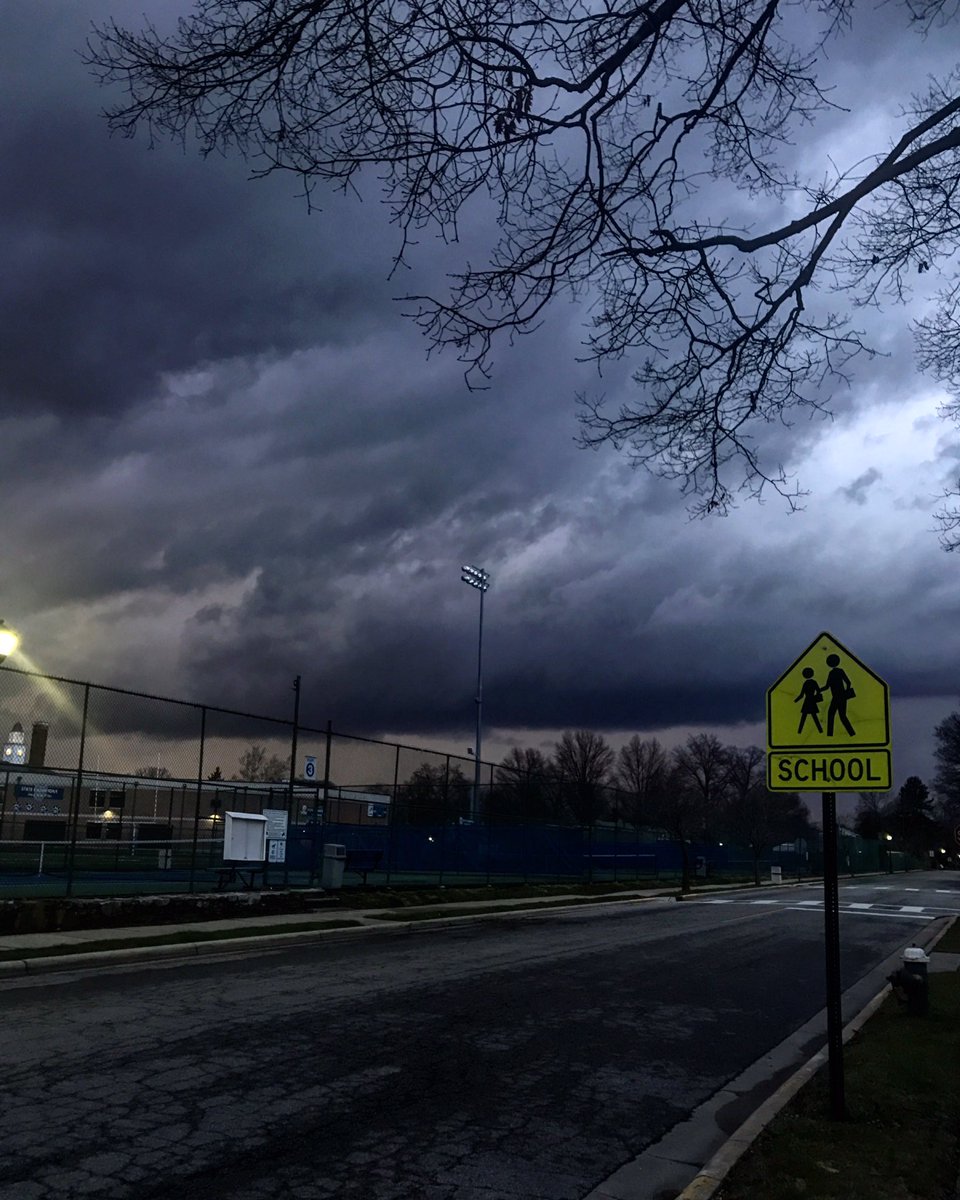 tarakhedrick's tweet photo. This was taken at 7:45pm this evening. #weather #asseenincolumbus #cbus #columbusohio #columbusweather #nature #ohio #severeweather #storms https://t.co/mocHJCRwoj