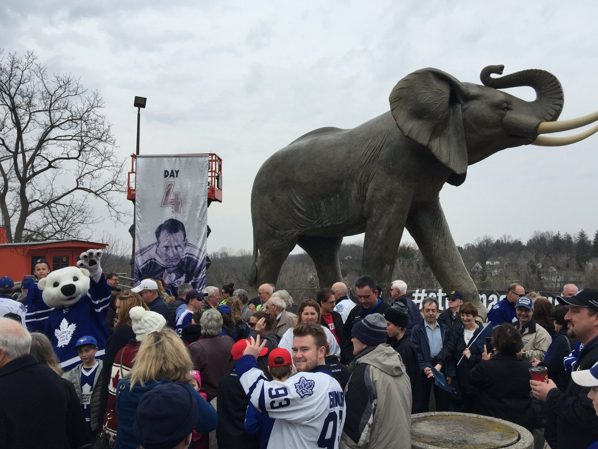 Today at the famous Jumbo the Elephant statue, Hap Day's number 4 banner was delivered to St. Thomas. #TMLtalk https://t.co/dCWKmUKpch
