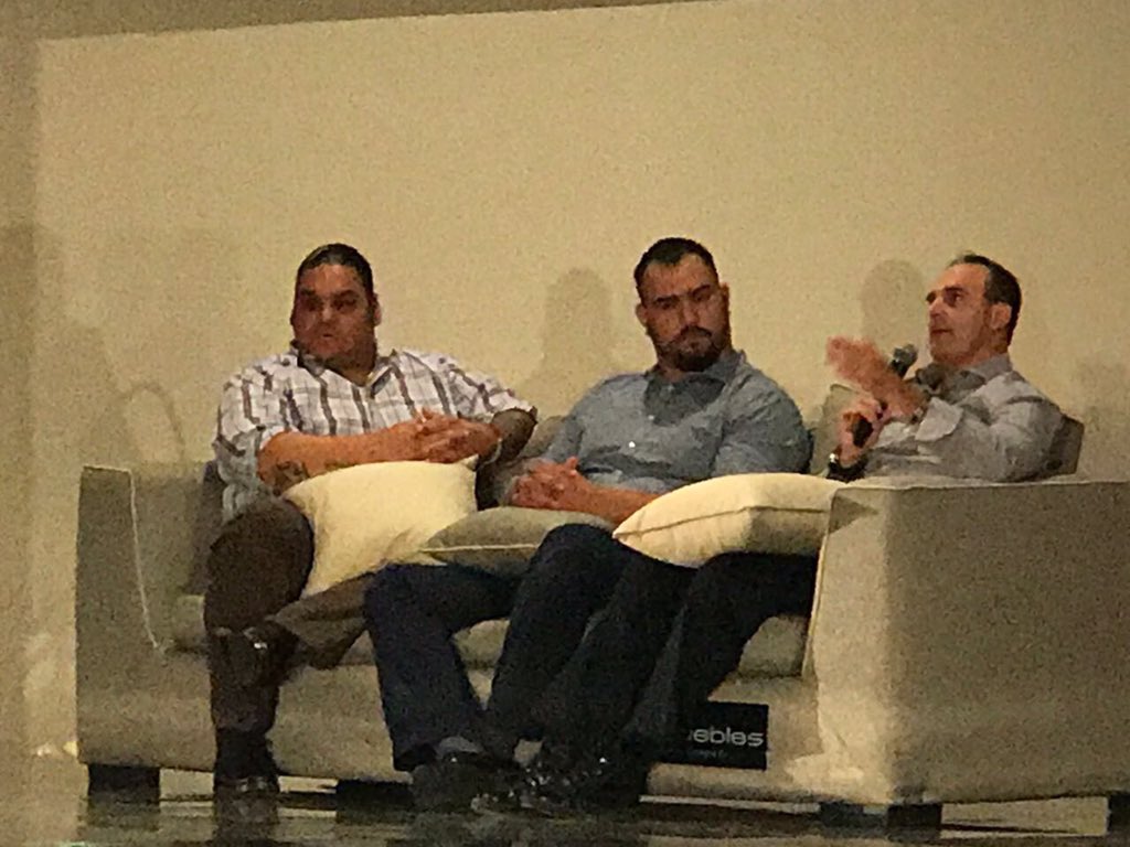 CarlosRosadoV's tweet photo. Gracias @KW_Mexico por invitarme al panel en donde compartí mi experiencia de jugador FBA y lo q este deporte me enseño  #givingback #cr83 https://t.co/w9JTtfbGWh