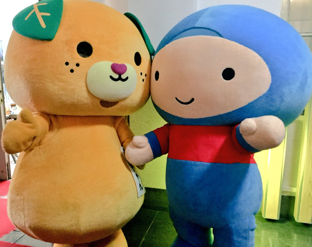 みきゃん 公式 愛媛県イメージアップキャラクター Sur Twitter 先週の木曜日に愛媛県は明治安田生命 保険相互会社さんと包括連携協定を締結したんよ そのときにcmでおなじみのライトくんとお写真とったけ ん おしりが光ってかわいいけ ん