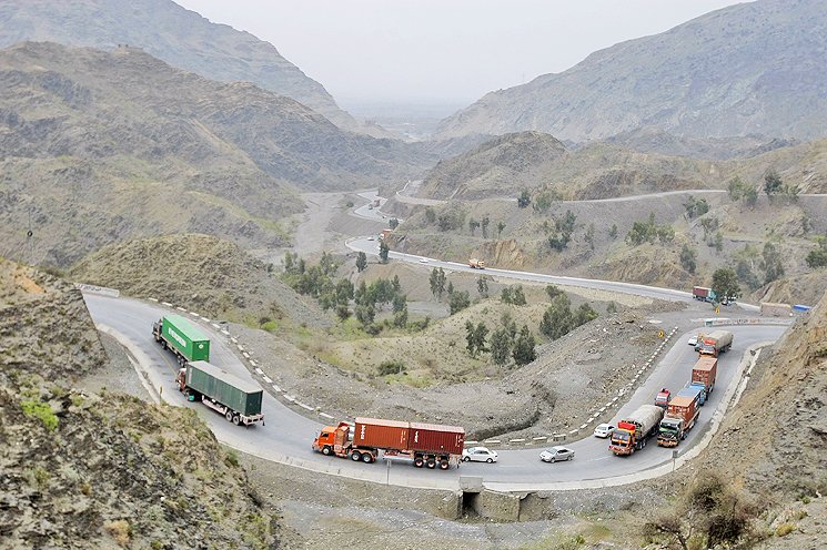 CesRivas's tweet photo. En la frontera entre Pakistan y Afganistan.....#RoadWorld https://t.co/7oSn0pXdn1