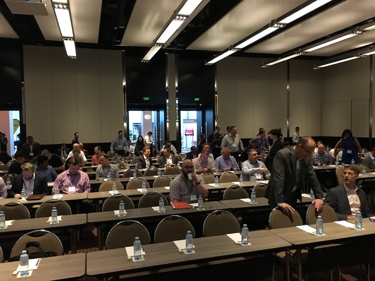 IvervandeZand's tweet photo. Crowd filling the room .. keynote by  Blair Headon #leadinginsights2017 https://t.co/oyd7jyzxAI